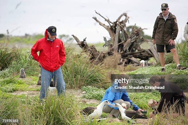 Mrs. Laura Bush works with wildlife biologist John Klavitter during a tour of Eastern Island on Midway Atoll, part of the Northwest Hawaiian Islands...