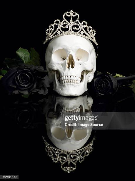 human skull wearing tiara and black roses - crown skull stock pictures, royalty-free photos & images