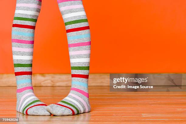 person wearing striped tights - girl socks - fotografias e filmes do acervo