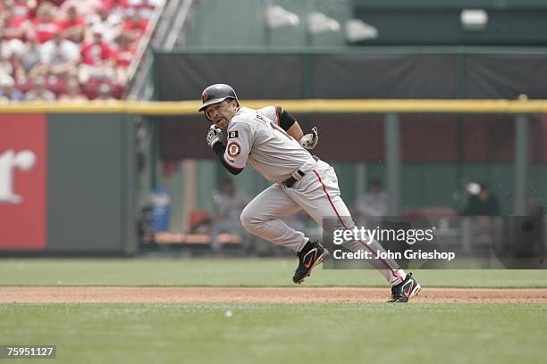 Dave Roberts of the San Francisco Giants runs during the game against the Cincinnati Reds at Great American Ball Park in Cincinnati, Ohio on July 4,...