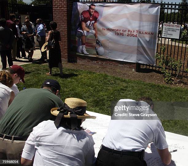 Condolences for Pat Tillman are signed in front of the San Jose Municipal Rose Garden at a memorial service honoring Tillman, May 3, 2004.