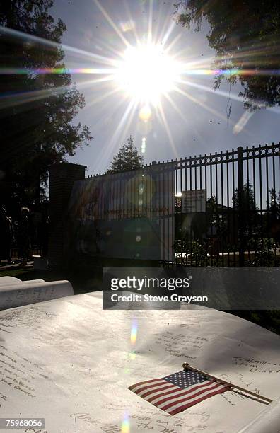 Condolences for Pat Tillman in front of the San Jose Municipal Rose Garden at a memorial service honoring Pat Tillman, May 3, 2004.