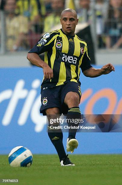 Roberto Carlos of Fenerbahce runs with the ball during the Sueper Kupa Cup match between Fenerbahce SK and Besiktas JK at the Rhein Energie stadium...