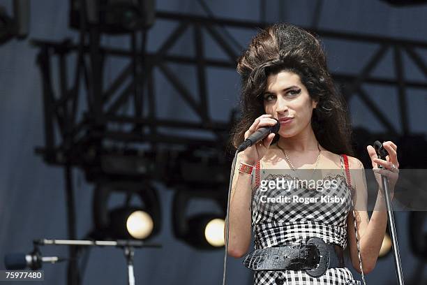 Singer Amy Winehouse performs onstage at Lollapalooza in Grant Park on August 5, 2007 in Chicago, Illinois.