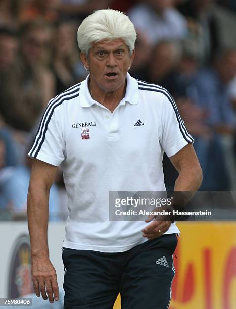 Unterhaching?s head coach Werner Lorant reacts during the German Football Association Cup first round match between SpVgg Unterhaching and Hertha BSC...