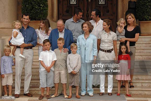 Spanish Royal Family pose for photographers at Marivent Palace on August 6, 2007 in Mallorca,Spain
