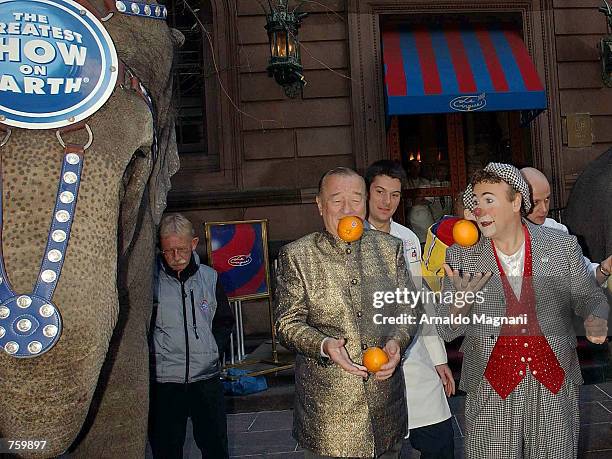 Restaurateur Sirio Maccioni and Ringling Brothers and Barnum and Bailey clown David Larible juggle oranges in front of Maccioni's Le Cirque 2000...