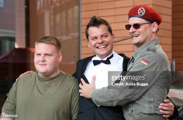 Cast members attend the "Ausbilder Schmidt" - The Movie: Photocall on August 7, 2007 in Berlin, Germany.