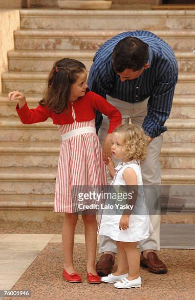 Prince Felipe, her daughter Leonor and her nephew Victoria Federica pose for Photographers at Marivent Palace on August 6, 2007 in Mallorca,Spain