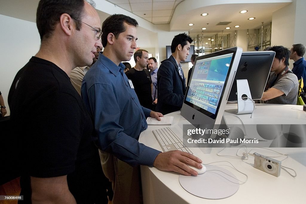 Apple Introduces New Versions Of The iMac Computer And  iLife Applications