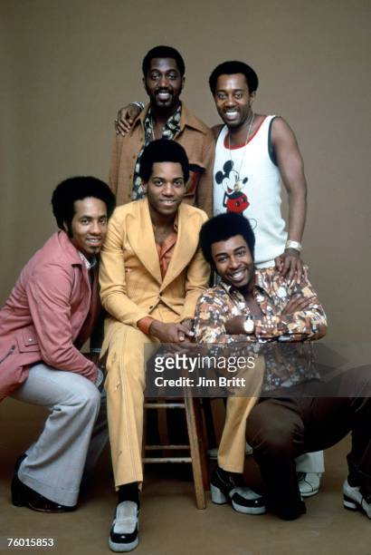 Photo of Temptations. Clockwise from far left: Richard Street, Otis Williams, Melvin Franklin, Dennis Edwards and Damon Harris.
