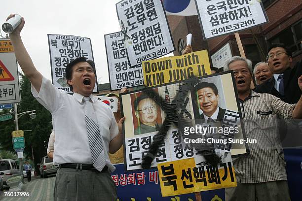 South Koreans rally against the upcoming meeting of South Korean President Roh Moo-hyun and North Korean leader Kim Jong Il near the presidential...