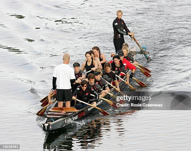 Team Rowing Thames 75 The Sisterhood Rowing Team Train On The River Thames Stock Photos ...
