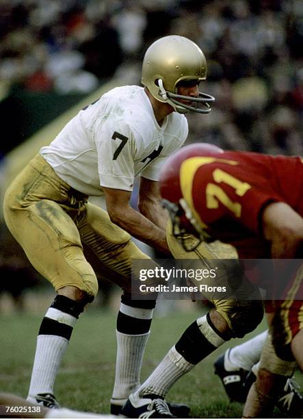 Univeristy of Notre Dame Fighting Irish quarterback Joe Theismann in a 21 to 21tie with the Univeristy of Southern California Trojans at the Los...