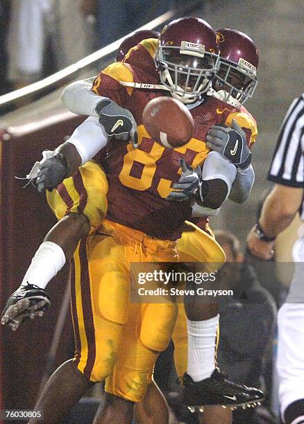 Fred Davis of USC celebrates after his touchdown against the Stanford Cardina lat the Los Angeles Memorial Coliseum, November 5, 2005. USC defeated...