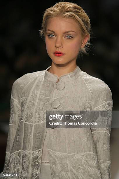 Jessica Stam wearing Peter Som Spring 2007