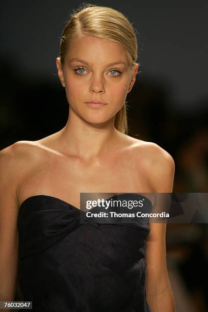 Jessica Stam wearing Peter Som Spring 2006