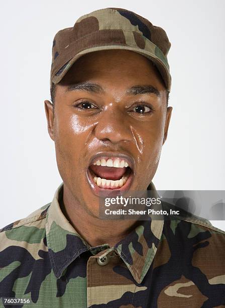 male military soldier shouting, close-up, portrait - drill instructor foto e immagini stock