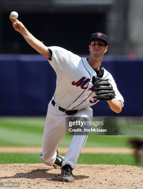 John Maine of the New York Mets pitches against the Atlanta Braves August 9, 2007 at Shea Stadium in the Flushing neighborhood of the Queens borough...