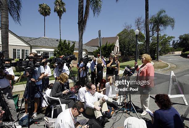 Linda Deutsch , the designated court pool reporter, presents the media with the pool report of the visit of the home of music producer Phil Spector...