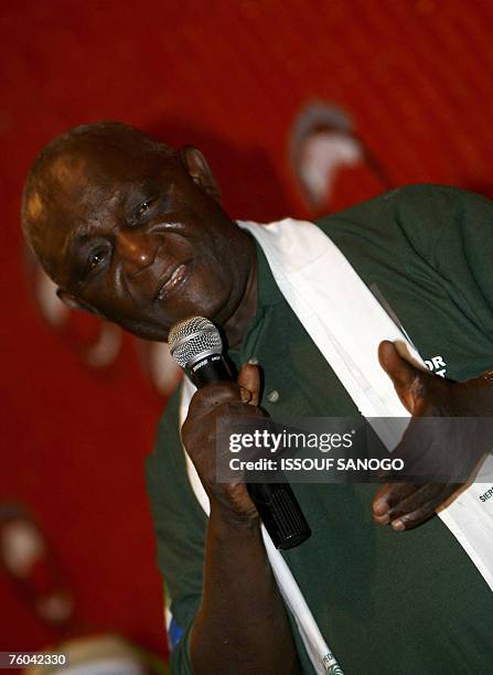 Sierra Leone's current vice president Solomon Berewa gives a speech during an election campaign rally in Freetown 09 August 2007. Despite huge...