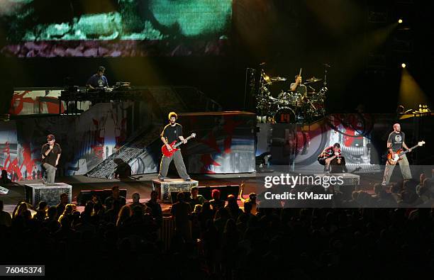 Linkin Project 1,223 Linkin Park Projekt Revolution Show Stock Photos, High-Res ...