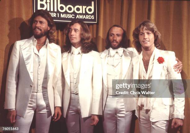 Bee Gees 1977 Barry Gibb, Robin Gibb, Maurice Gibb and Andy Gibb ay Billboard Music Awards