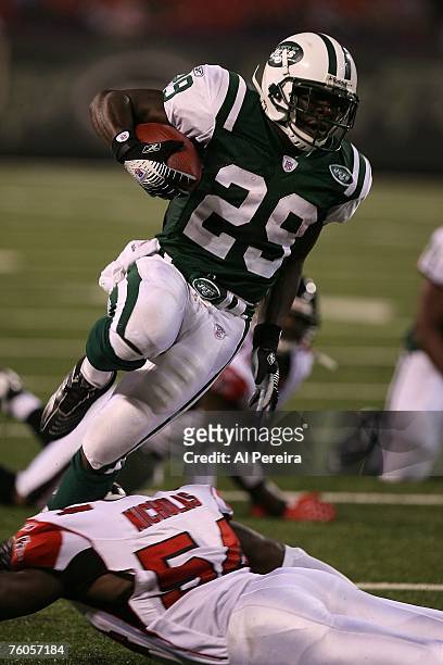 Running Back Leon Washington of the New York Jets breaks off a long gain against the Atlanta Falcons August 10, 2007 at Giants Stadium in East...