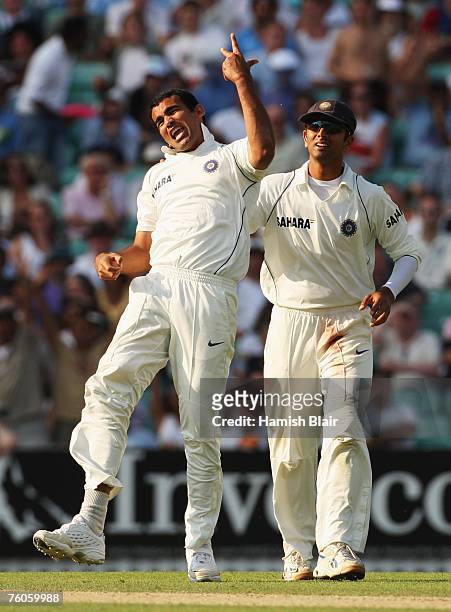 Zaheer Khan of India celebrates the wicket of Ryan Sidebottom of England with Rahul Dravid during day three of the Third Test match between England...