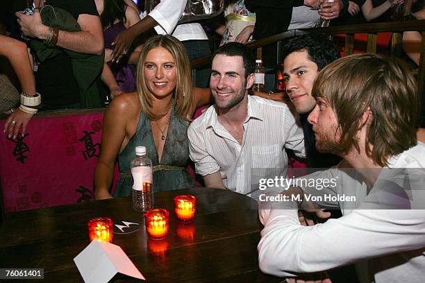 Maria Sharapova, Adam Levine, Maroon 5