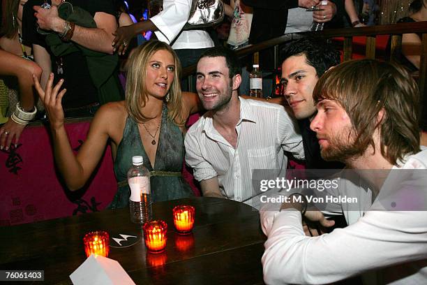 Maria Sharapova, Adam Levine, Maroon 5