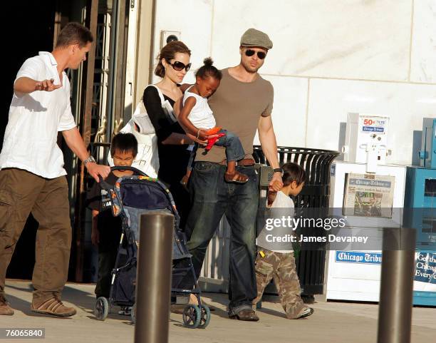 Brad Pitt and Angelina Jolie visit The Field Museum with their children on August 11, 2007 in Chicago.