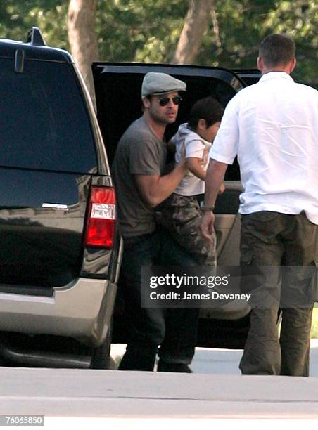 Brad Pitt and Angelina Jolie visit The Field Museum with their children on August 11, 2007 in Chicago.