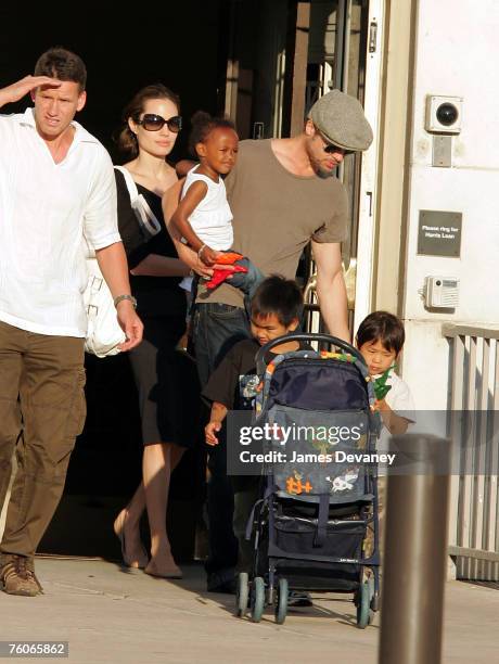 Brad Pitt and Angelina Jolie visit The Field Museum with their children on August 11, 2007 in Chicago.