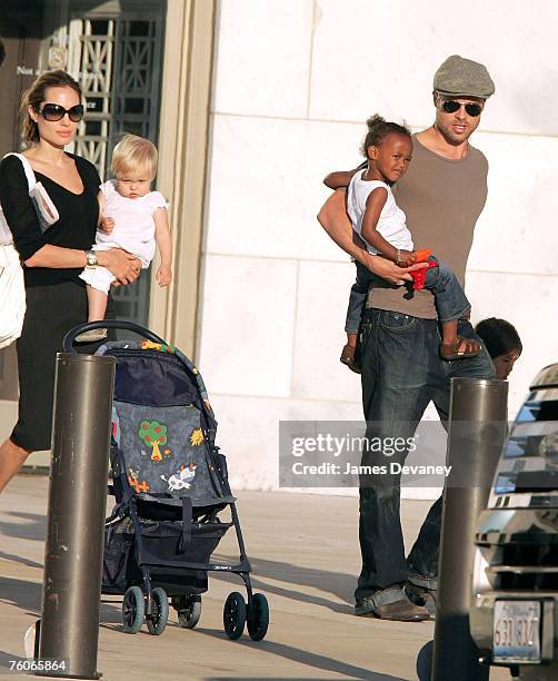 Brad Pitt and Angelina Jolie visit The Field Museum with their children on August 11, 2007 in Chicago.