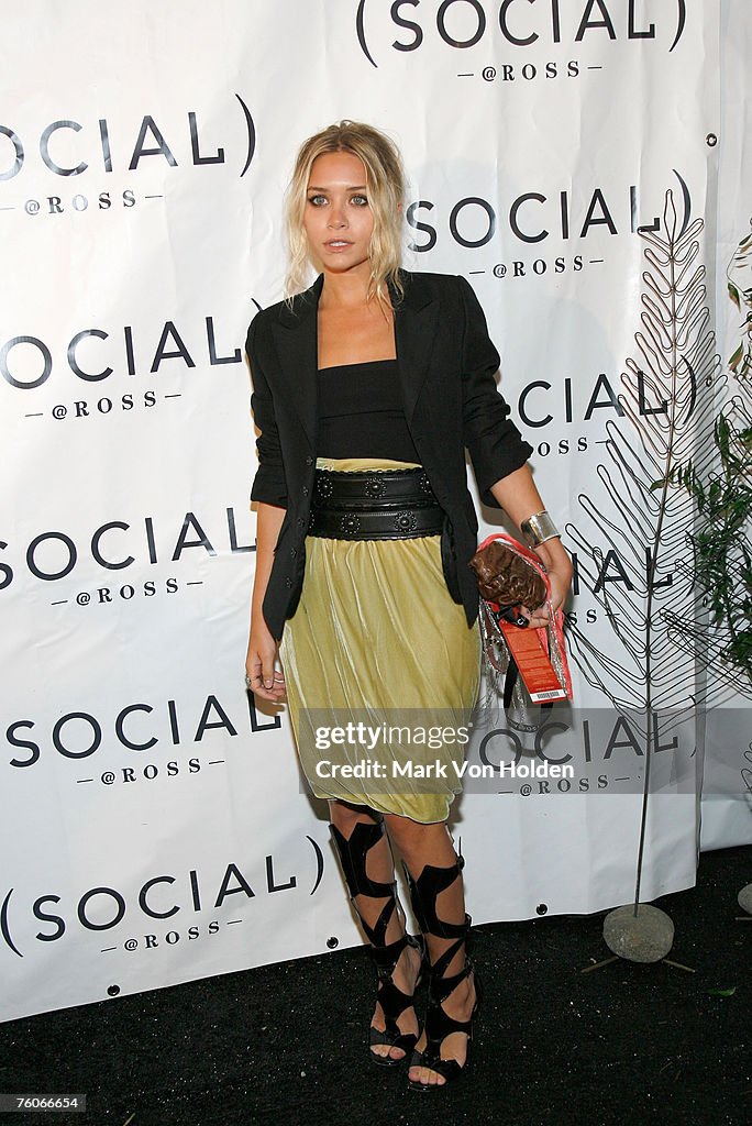 Hampton SOCIAL @ Ross With James Taylor - Arrivals