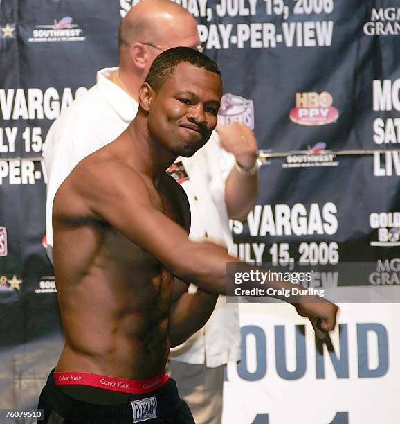 "Sugar" Shane Mosley weighs in at 153 pounds the day before he and "Ferocious" Fernando Vargas will once again meet to settle the score in this...