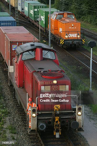 Locomotive of German rail carrier Deutsche Bahn pulls a cargo load at the main container port August 13, 2007 in Hamburg, Germany. Mediators Heiner...