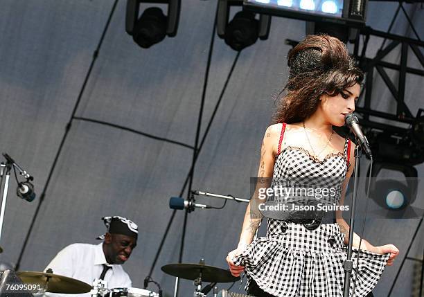 Singer Amy Winehouse performs on the Bud Light stage at Lollapalooza 2007 in Grant Park on August 5, 2007 in Chicago, Illinois.