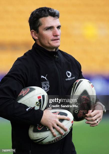 Warriors coach Ivan Cleary looks on during a Warriors NRL training session at Mt Smart Stadium on August 15, 2007 in Auckland, New Zealand.