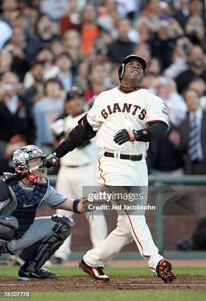 Barry Bonds of the San Francisco Giants hits career home run against Mike Bacsik of the Washington Nationals on August 7, 2007 at AT&T Park in San...