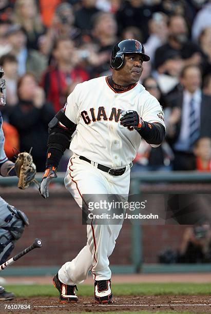 Barry Bonds of the San Francisco Giants hits career home run against Mike Bacsik of the Washington Nationals on August 7, 2007 at AT&T Park in San...
