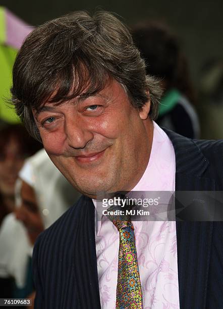 Comedian Stephen Fry arrives at the The Bourne Ultimatum UK film premiere at the Odeon Leicester Square on August 15, 2007 in London, England.