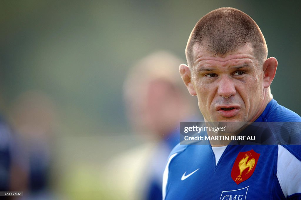 France's rugby union national team prop