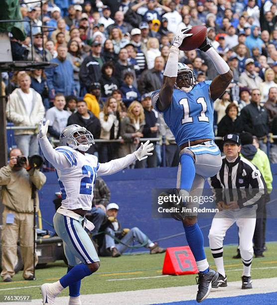 Detroit Lion Roy Williams catching a touchdown pass in the game against the Dallas Cowboys at Texas Stadium in Irving Texas on Sunday, December 31,...