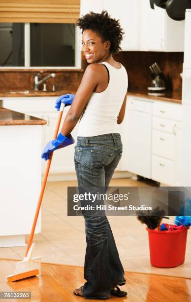 african american woman mopping floor - daily bucket foto e immagini stock
