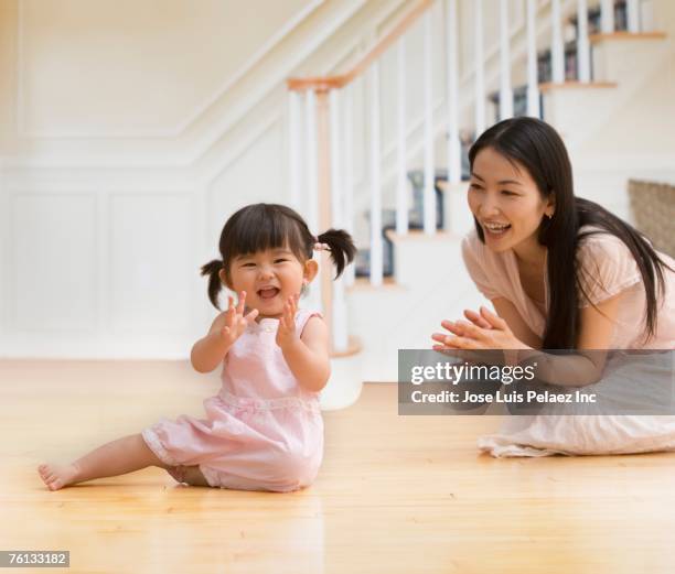 Clapping Mother 2,472 Mom Clapping Stock Photos, High-Res Pictures, and Images - Getty ...