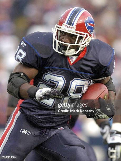 Bills running back Anthony Thomas runs the ball during game between the Green Bay Packers and the Buffalo Bills at Ralph Wilson Stadium in Orchard...