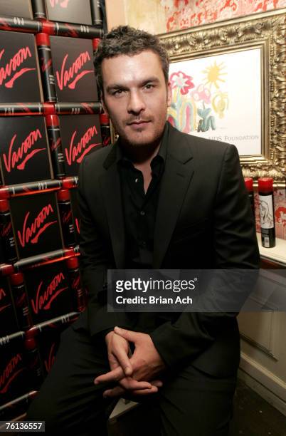 Balthazar Getty at the Vavoom Sketching Station *EXCLUSIVE*