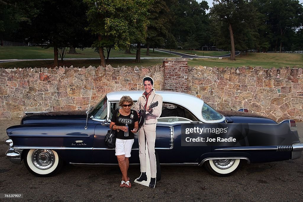 Elvis Fans Flock To Memphis For 30th Anniversary Of The Kings Death